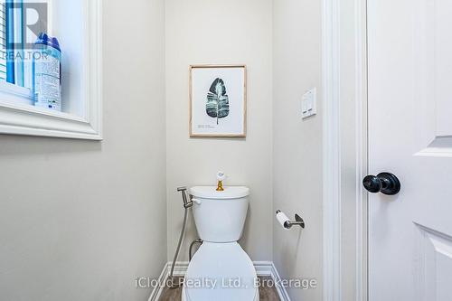 235 Mead Avenue, Hamilton, ON - Indoor Photo Showing Bathroom
