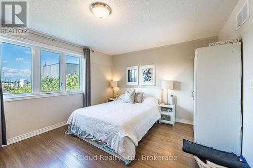 235 Mead Avenue, Hamilton, ON - Indoor Photo Showing Bedroom