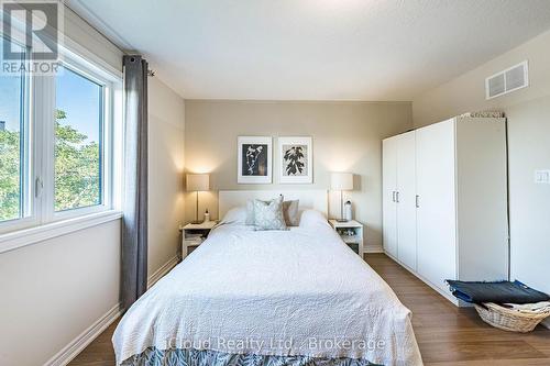 235 Mead Avenue, Hamilton, ON - Indoor Photo Showing Bedroom