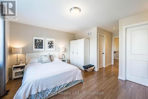 235 Mead Avenue, Hamilton, ON - Indoor Photo Showing Bedroom