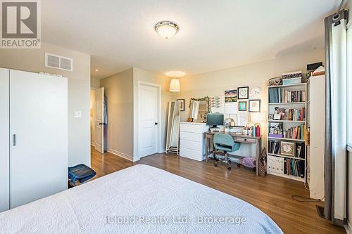 235 Mead Avenue, Hamilton, ON - Indoor Photo Showing Bedroom