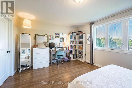235 Mead Avenue, Hamilton, ON - Indoor Photo Showing Bedroom