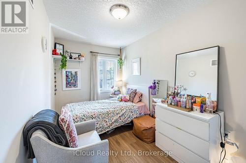 235 Mead Avenue, Hamilton, ON - Indoor Photo Showing Bedroom