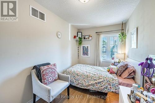 235 Mead Avenue, Hamilton, ON - Indoor Photo Showing Bedroom