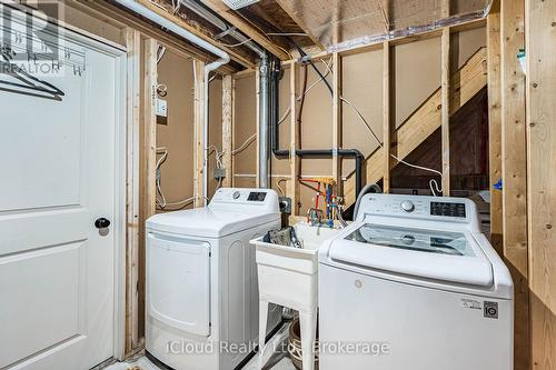 235 Mead Avenue, Hamilton, ON - Indoor Photo Showing Laundry Room