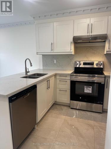 3249 Mcdowell Drive, Mississauga, ON - Indoor Photo Showing Kitchen With Double Sink
