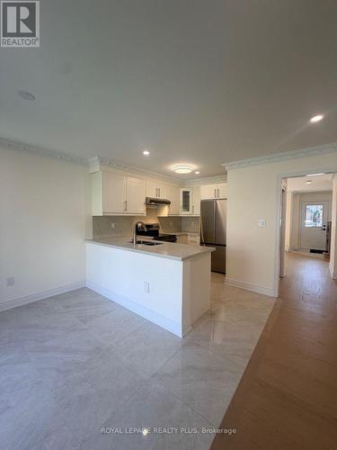 3249 Mcdowell Drive, Mississauga, ON - Indoor Photo Showing Kitchen