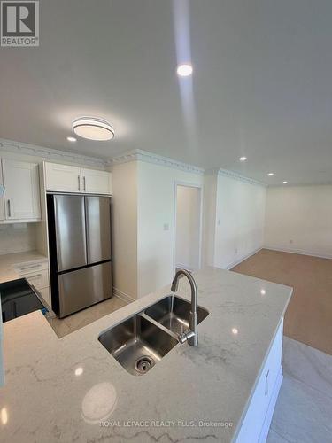 3249 Mcdowell Drive, Mississauga, ON - Indoor Photo Showing Kitchen With Double Sink