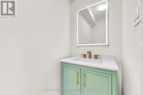3249 Mcdowell Drive, Mississauga, ON - Indoor Photo Showing Bathroom