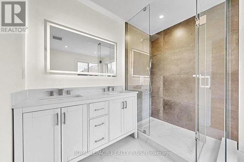 3249 Mcdowell Drive, Mississauga, ON - Indoor Photo Showing Bathroom