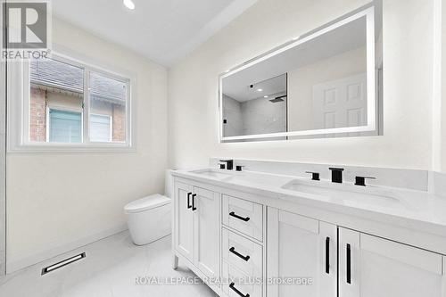 3249 Mcdowell Drive, Mississauga, ON - Indoor Photo Showing Bathroom