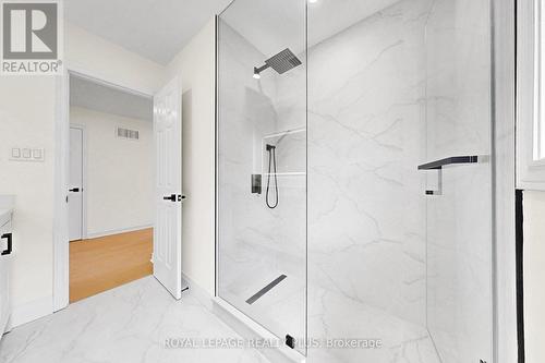 3249 Mcdowell Drive, Mississauga, ON - Indoor Photo Showing Bathroom