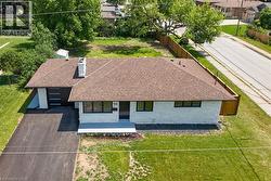 124 CORMAN Avenue  Stoney Creek, ON L8G 3W4