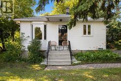 331 BEECHGROVE AVENUE Ottawa, ON K1Z 6R4