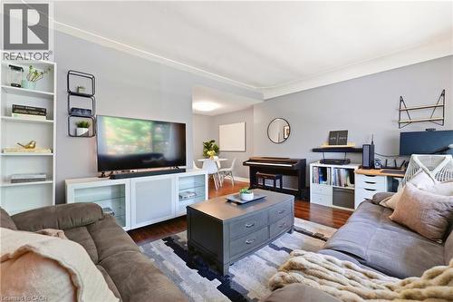 836 Concession Street Unit# 310, Hamilton, ON - Indoor Photo Showing Living Room