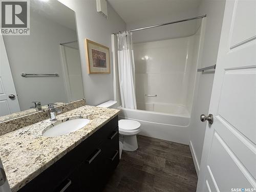 2043 Broder Street, Regina, SK - Indoor Photo Showing Bathroom
