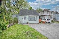 Just minutes from the Niagara River Parkway - 