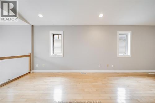 4231 WHISKEY AVENUE , Windsor, Ontario N9G 3B2 5