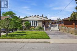 3 KENWOOD CRESCENT  Hamilton, ON L8T 1W3