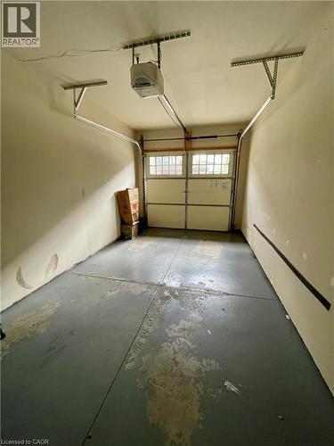 Garage with door opener - 76 Esplanade Lane, Grimsby, ON 