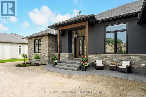 7 Reynolds Road, Tiny, ON 
