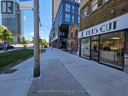 298 MAIN STREET Toronto, ON M4C 1L4