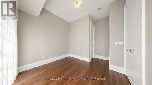 Th122 - 29 Queens Quay E, Toronto, ON 