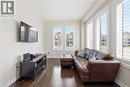 4645 Doug Wright Drive, Burlington, ON - Indoor Photo Showing Living Room
