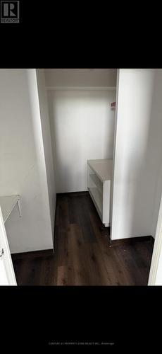 702 - 530 LOLITA GARDENS  Mississauga, ON L5A 2A8