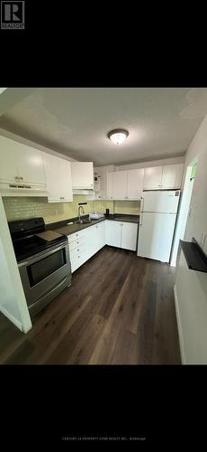 702 - 530 LOLITA GARDENS  Mississauga, ON L5A 2A8