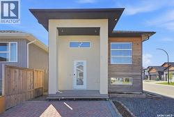 202 Bentley COURT  Saskatoon, SK S7L 6L4