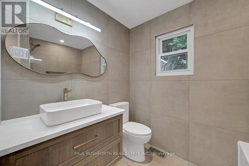 4 Piece Bathroom - 668 Fraser Avenue, Ottawa, ON - Indoor Photo Showing Bathroom