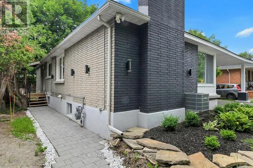 Side Entry - 668 Fraser Avenue, Ottawa, ON - Outdoor