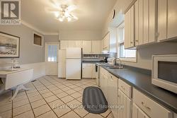 TONS OF CUPBOARD SPACE - 