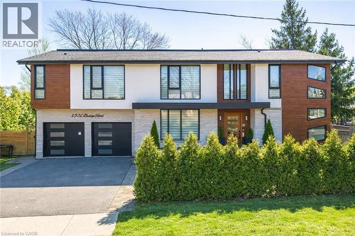 1526 BRIDGE Road  Oakville, ON L6L 2E3