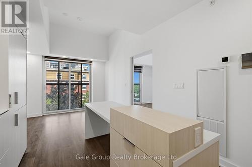 303 - 370 Martha Street, Burlington (Brant), ON 