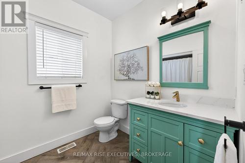 700 Stonehenge Street, Kingston (City Northwest), ON - Indoor Photo Showing Bathroom
