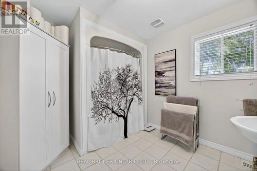Large Full Bathroom - 2174 Atkinson Road, Springwater, ON 