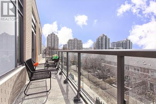 413 - 8 Beverley Glen, Vaughan, ON 