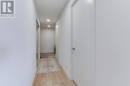 413 - 8 Beverley Glen, Vaughan, ON 