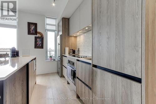 413 - 8 Beverley Glen, Vaughan, ON 
