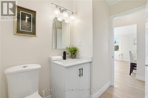 894 Garth Street, Hamilton, ON - Indoor Photo Showing Bathroom