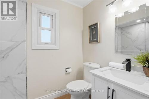 894 Garth Street, Hamilton, ON - Indoor Photo Showing Bathroom