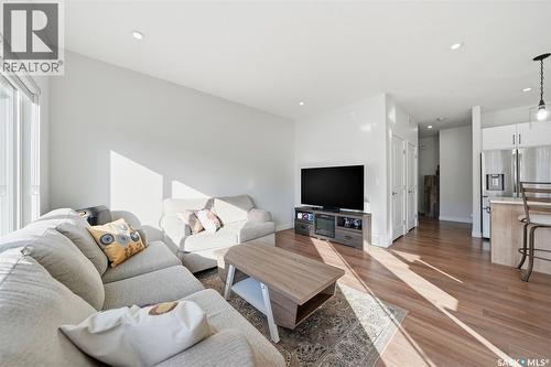 319 Skopik Crescent, Saskatoon, SK - Indoor Photo Showing Living Room