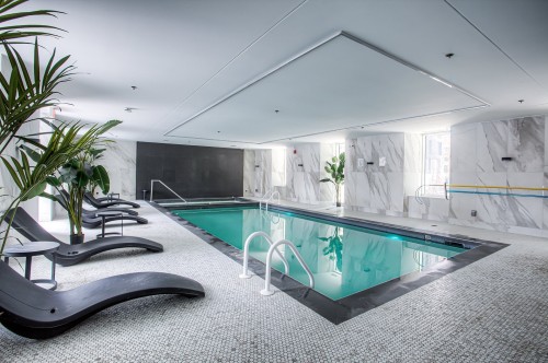 Piscine - 417-1800 Boul. René-Lévesque O., Montréal (Ville-Marie), QC - Indoor Photo Showing Other Room With In Ground Pool