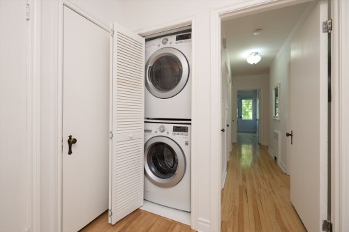 Mud Room - 4852 Av. Isabella, Montréal (Côte-Des-Neiges/Notre-Dame-De-Grâce), QC - Indoor Photo Showing Laundry Room