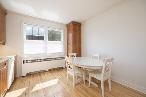 Dinette - 4852 Av. Isabella, Montréal (Côte-Des-Neiges/Notre-Dame-De-Grâce), QC - Indoor