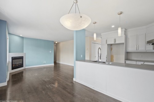 Overall view - 6601 Boul. Des Laurentides, Laval (Auteuil), QC - Indoor Photo Showing Kitchen With Fireplace With Double Sink