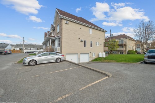 Parking - 6601 Boul. Des Laurentides, Laval (Auteuil), QC - Outdoor