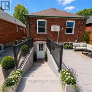 2 - 11 FAIRSIDE AVENUE Toronto, ON M4C 3G8